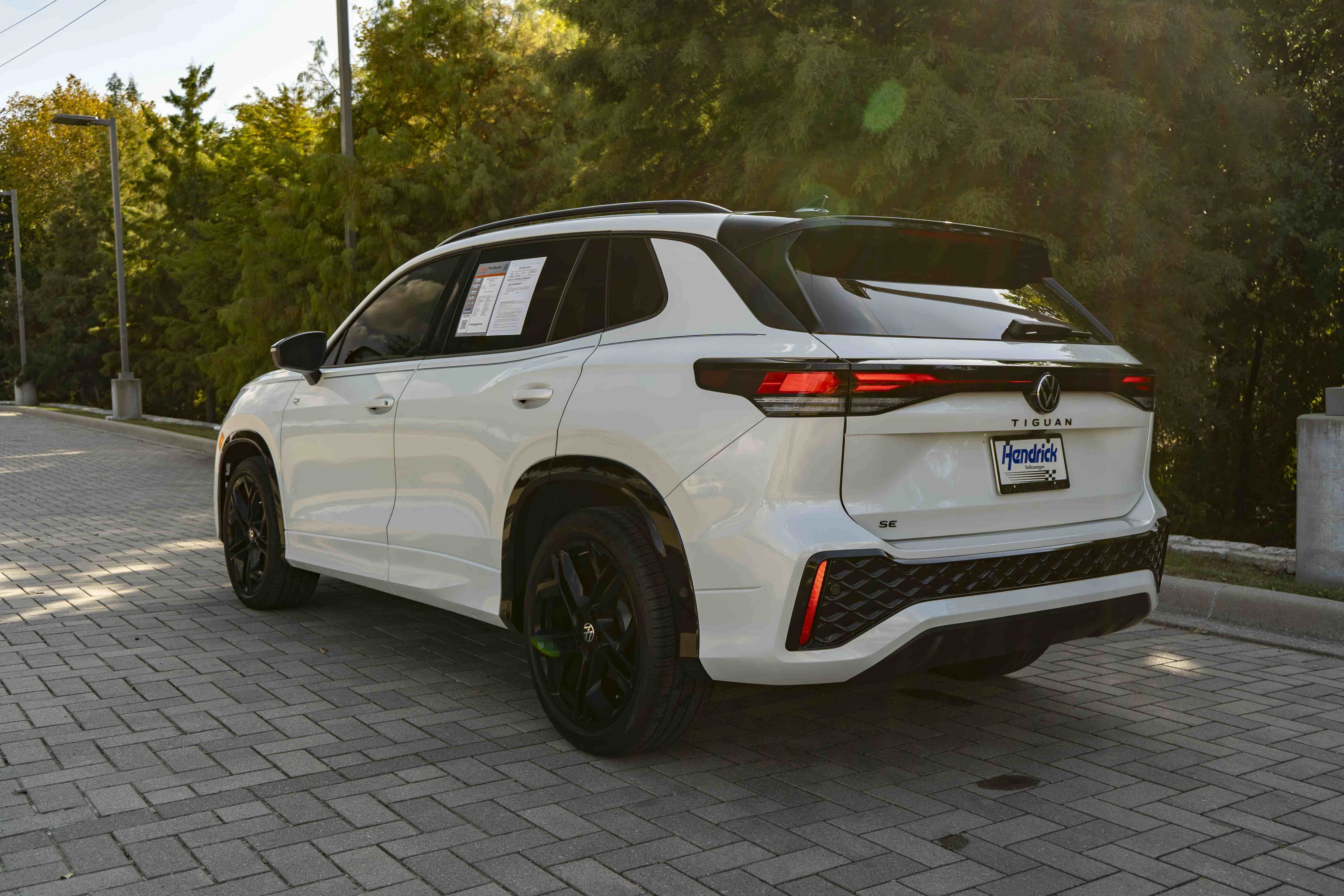 Certified 2026 Volkswagen Tiguan SE R-Line FWD image 6