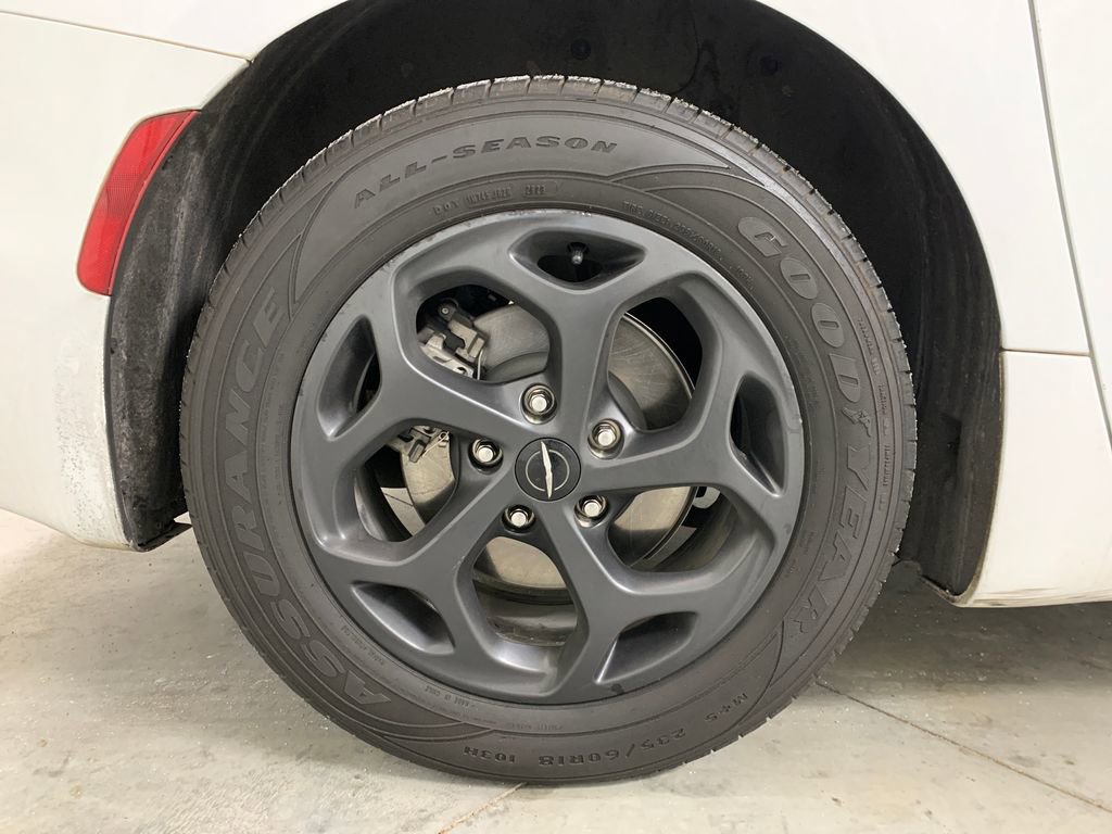 Used 2022 Chrysler Pacifica Limited w/ S Appearance Package image 29