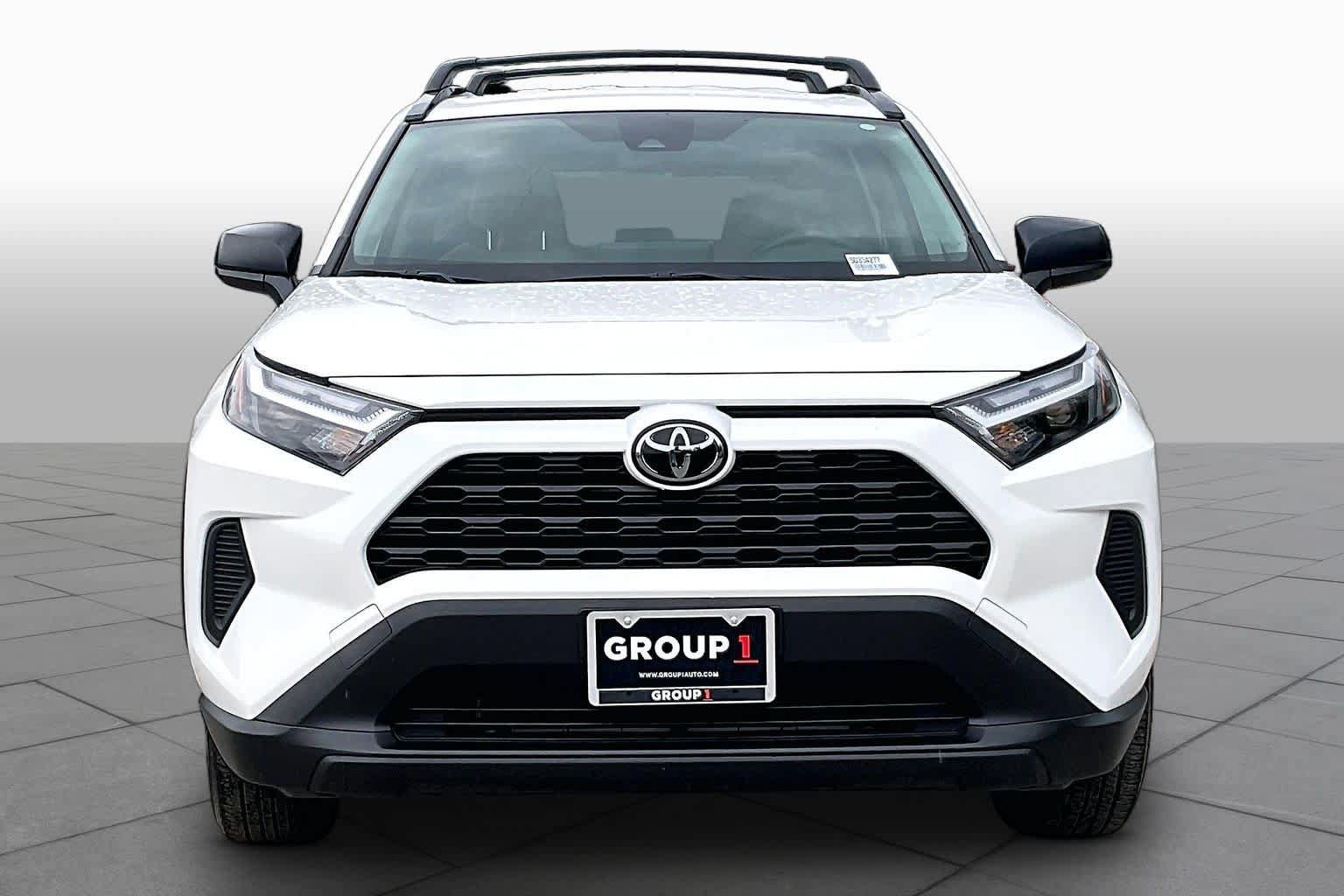 Used 2025 Toyota RAV4 LE AWD/4WD image 4