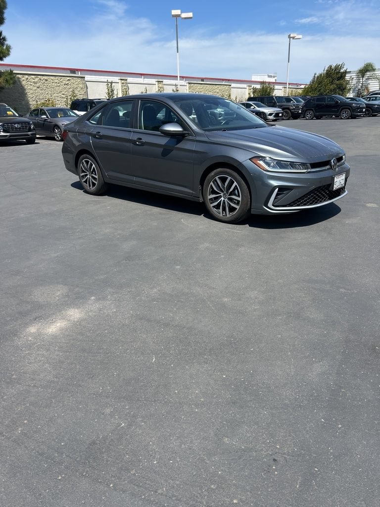 Used 2025 Volkswagen Jetta SE FWD image 5