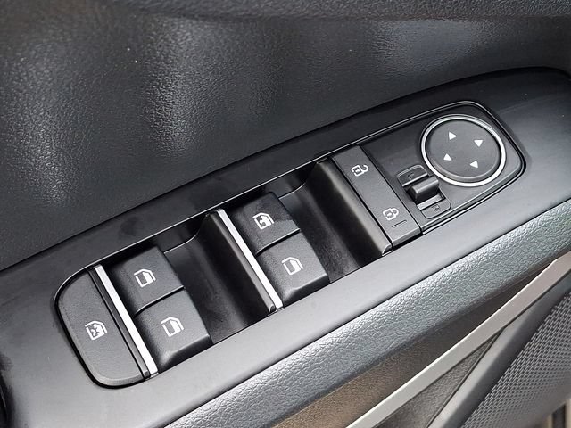 Used 2025 Kia Soul LX w/ LX Technology Package FWD image 25