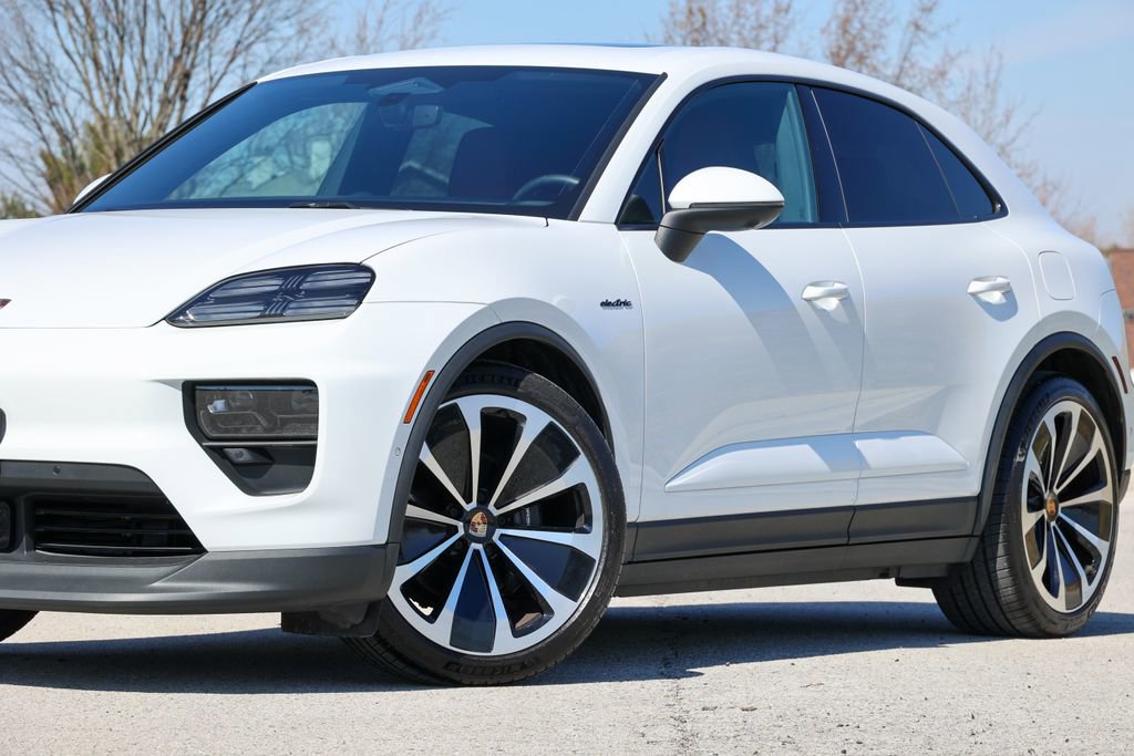 Certified 2025 Porsche Macan 4 Electric image 13