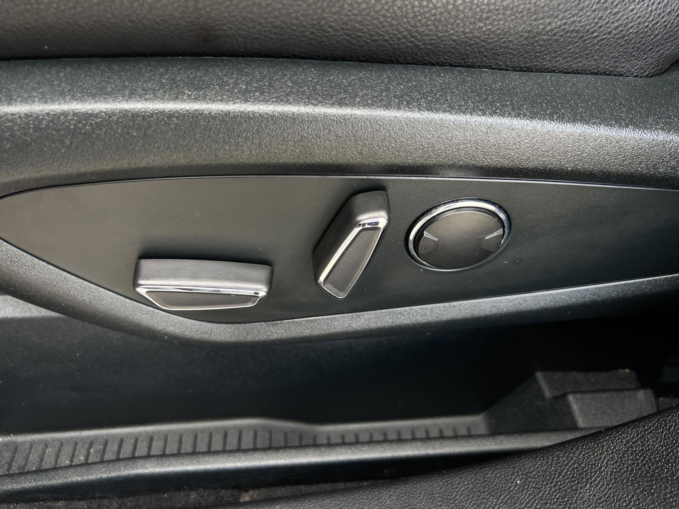Certified 2022 Lincoln Nautilus FWD w/ Premium Package image 23
