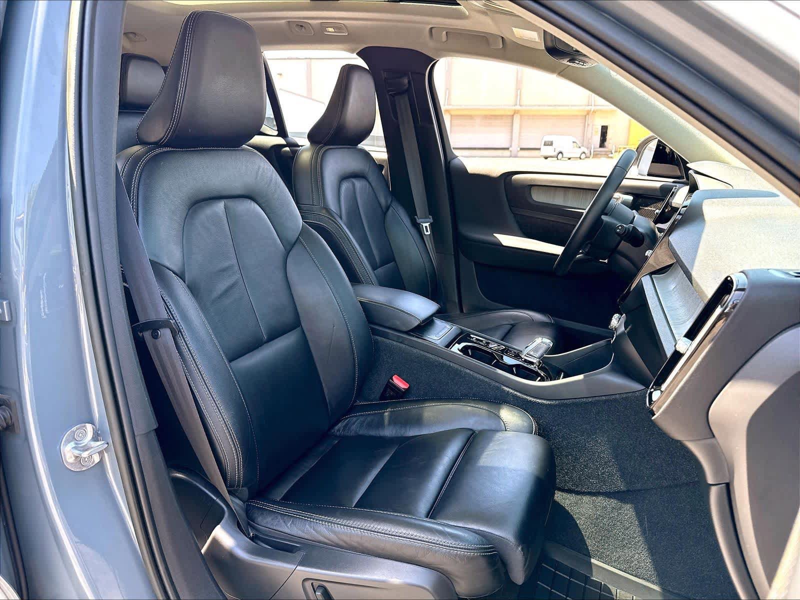 Used 2023 Volvo XC40 B5 Plus w/ Driver Assist Package AWD/4WD image 10