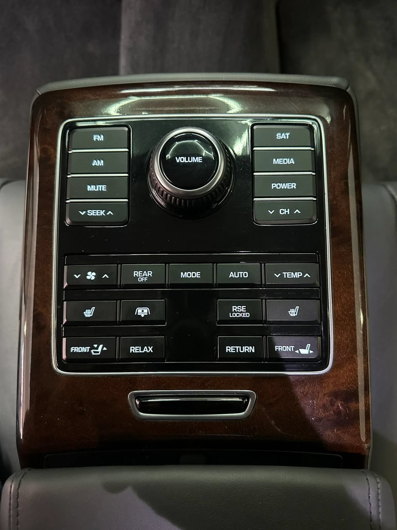 Used 2015 Hyundai Equus Signature RWD image 33
