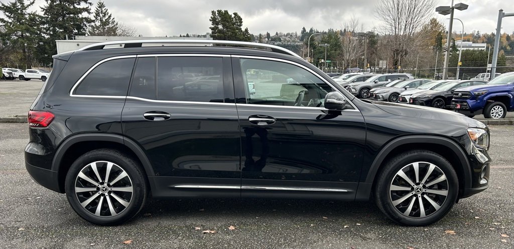 Used 2023 Mercedes-Benz GLB 250 4MATIC w/ Premium Package image 4