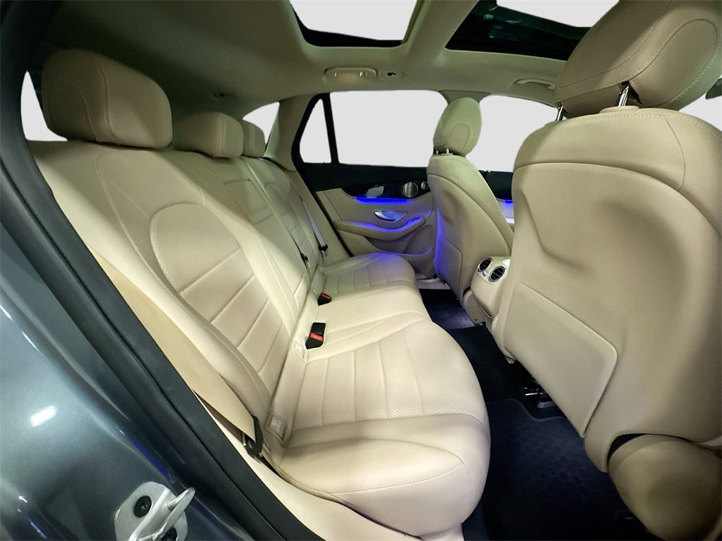 Used 2021 Mercedes-Benz GLC 300 4MATIC image 27