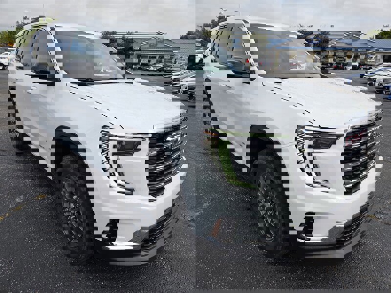 Used 2025 GMC Acadia Elevation image 1