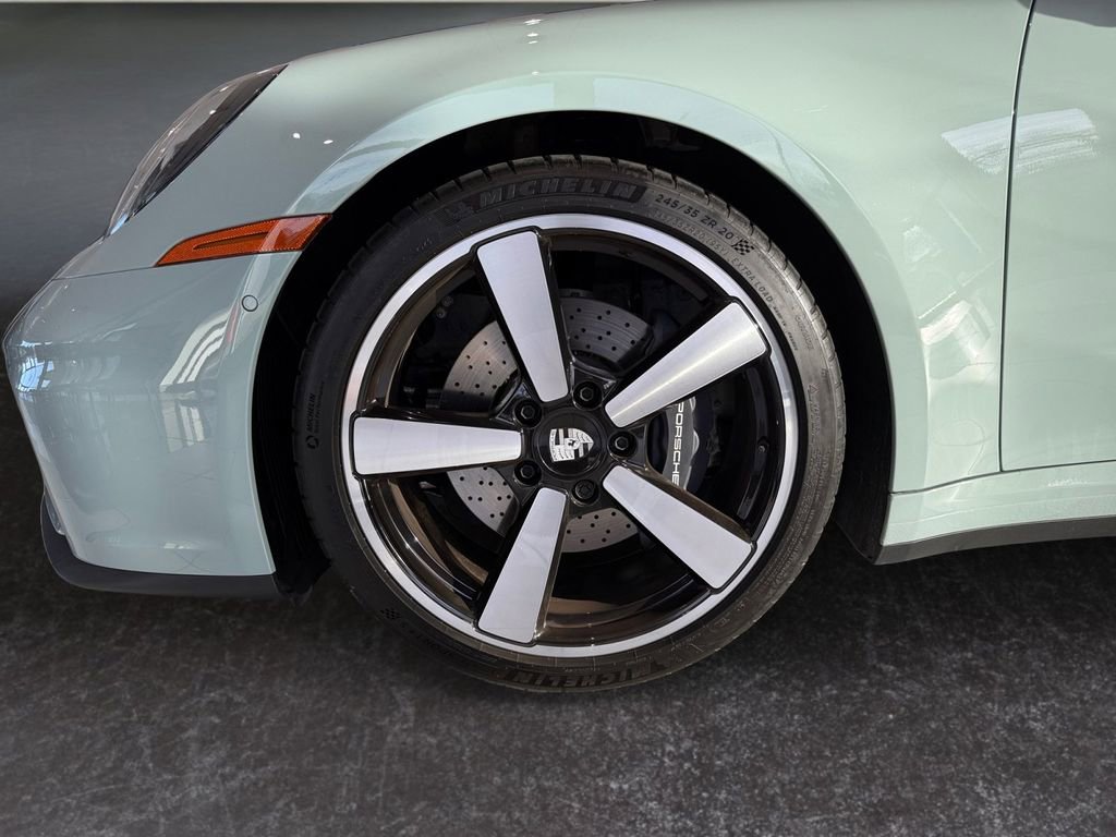 Used 2025 Porsche 911 Carrera image 9