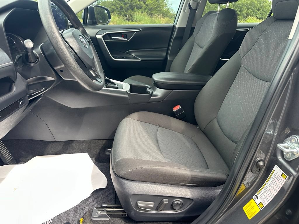 Used 2024 Toyota RAV4 XLE w/ Convenience Package FWD image 11