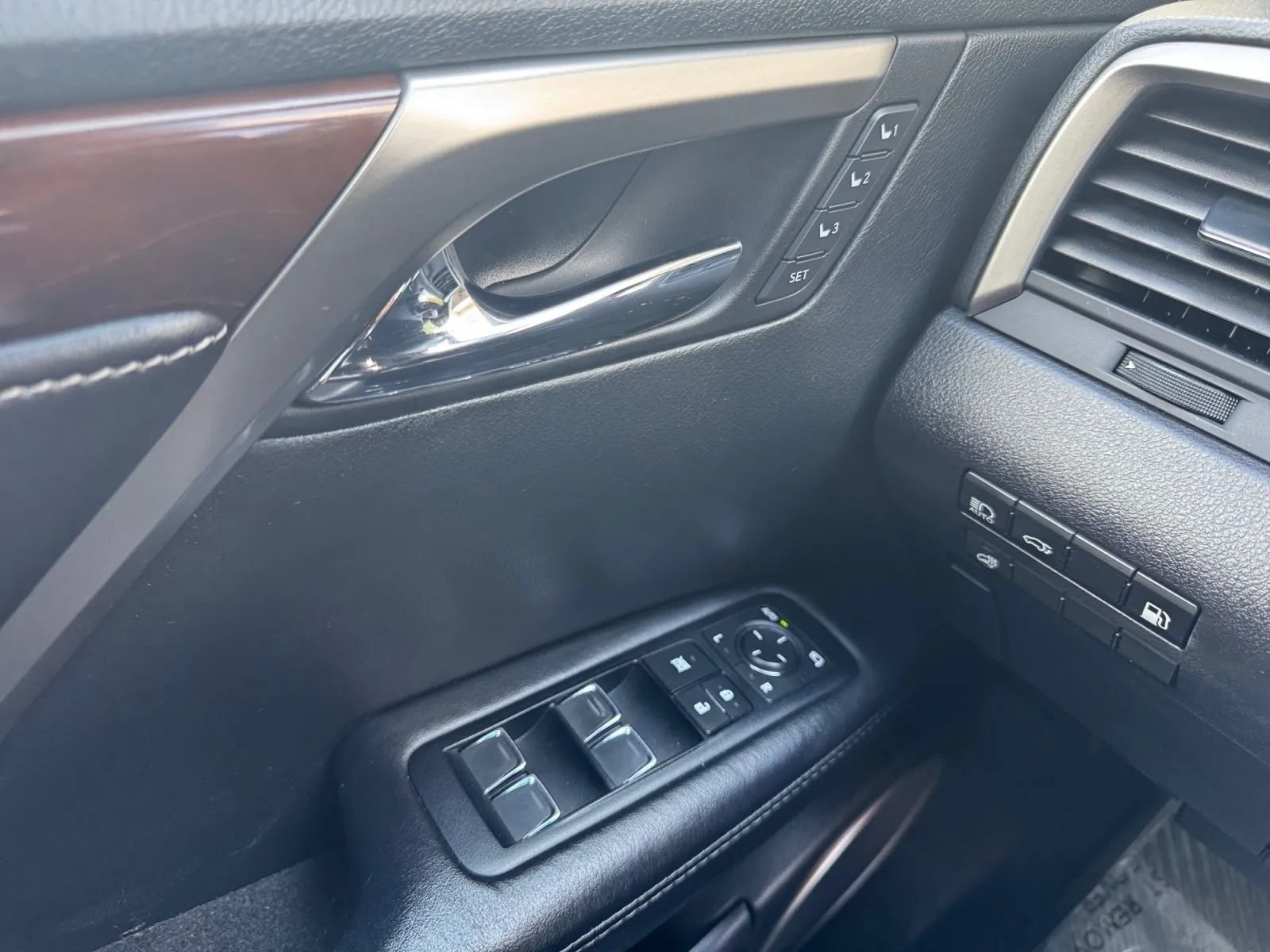 Used 2017 Lexus RX 450h AWD w/ Accessory Package image 20