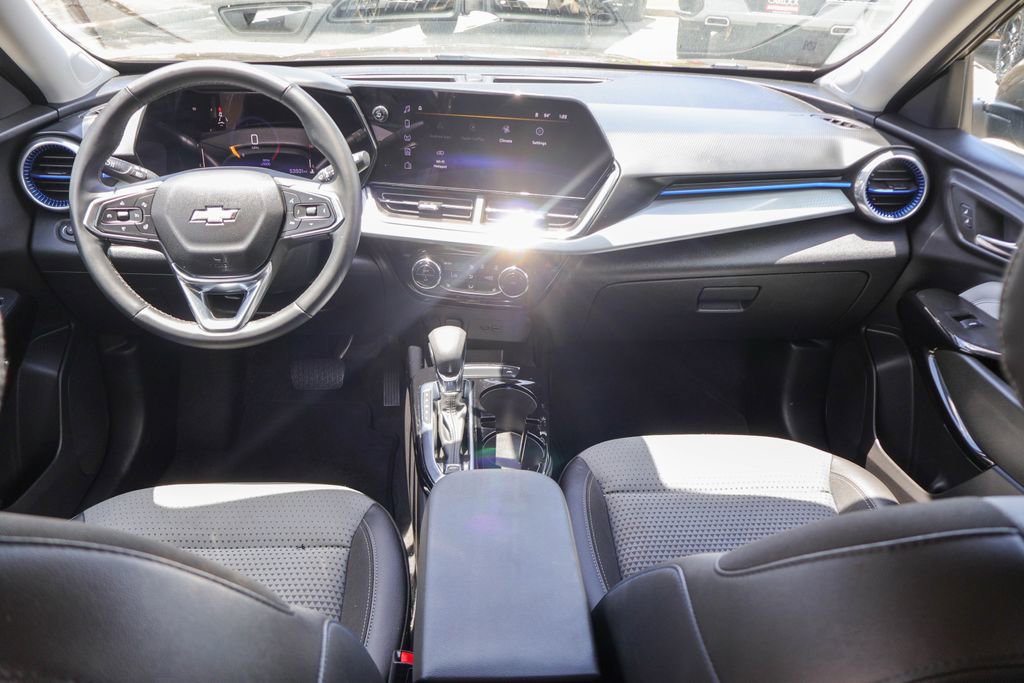 Used 2024 Chevrolet Trax LT w/ Driver Confidence Package FWD image 7