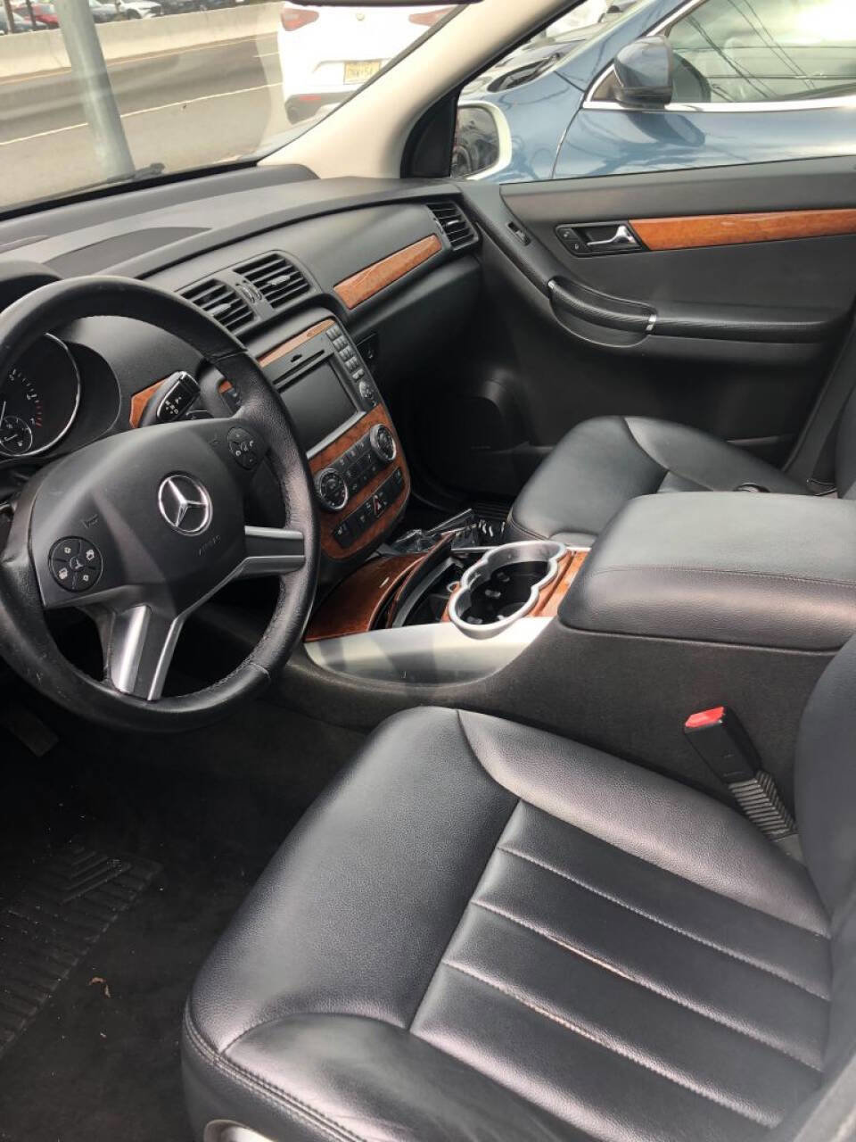 Used 2009 Mercedes-Benz R 350 4MATIC w/ Premium 1 Pkg image 10