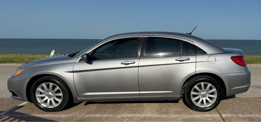 Used 2013 Chrysler 200 Touring FWD image 8