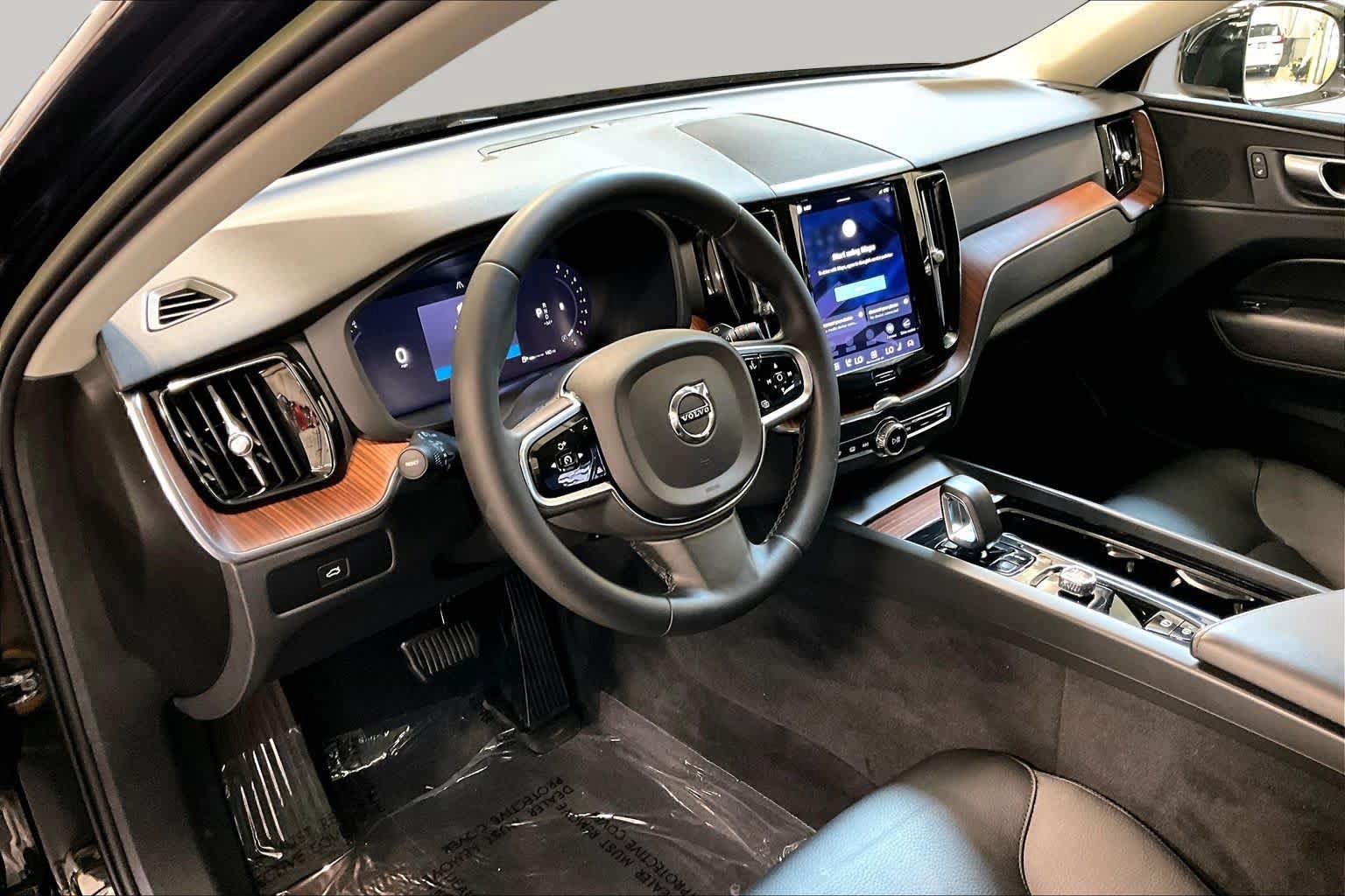 Certified 2023 Volvo XC60 B5 Plus w/ Climate Package AWD/4WD image 17
