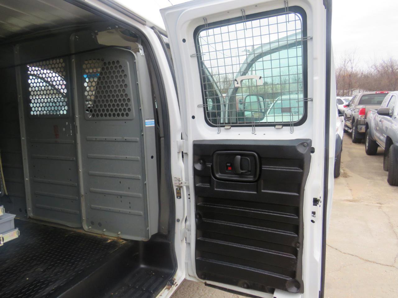 Used 2018 GMC Savana 2500 G2500 Cargo w/ Driver Convenience Package image 20