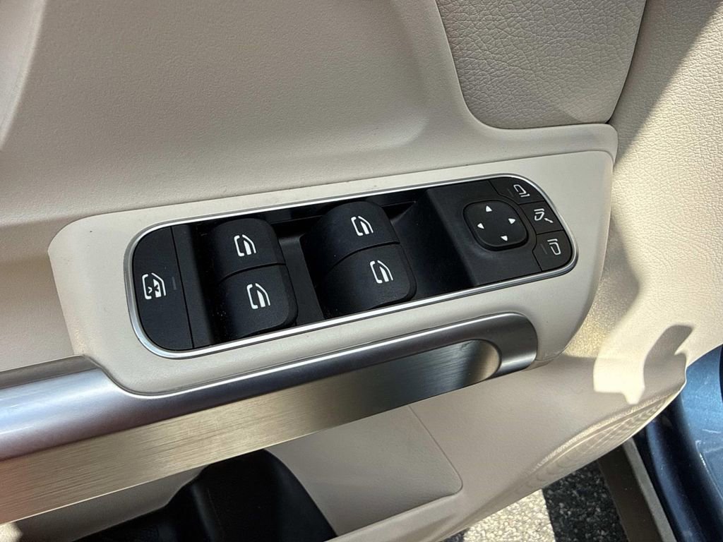 Used 2022 Mercedes-Benz GLB 250 image 24