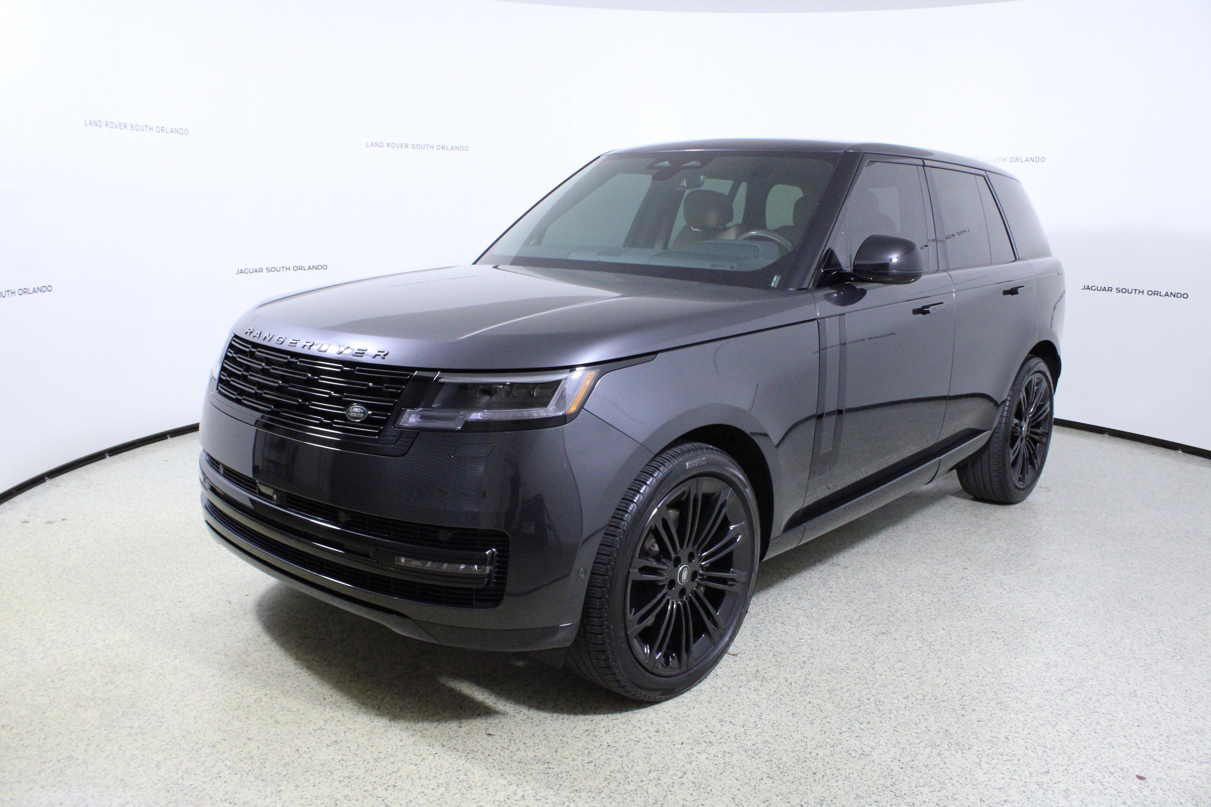 Used 2024 Land Rover Range Rover SE image 4