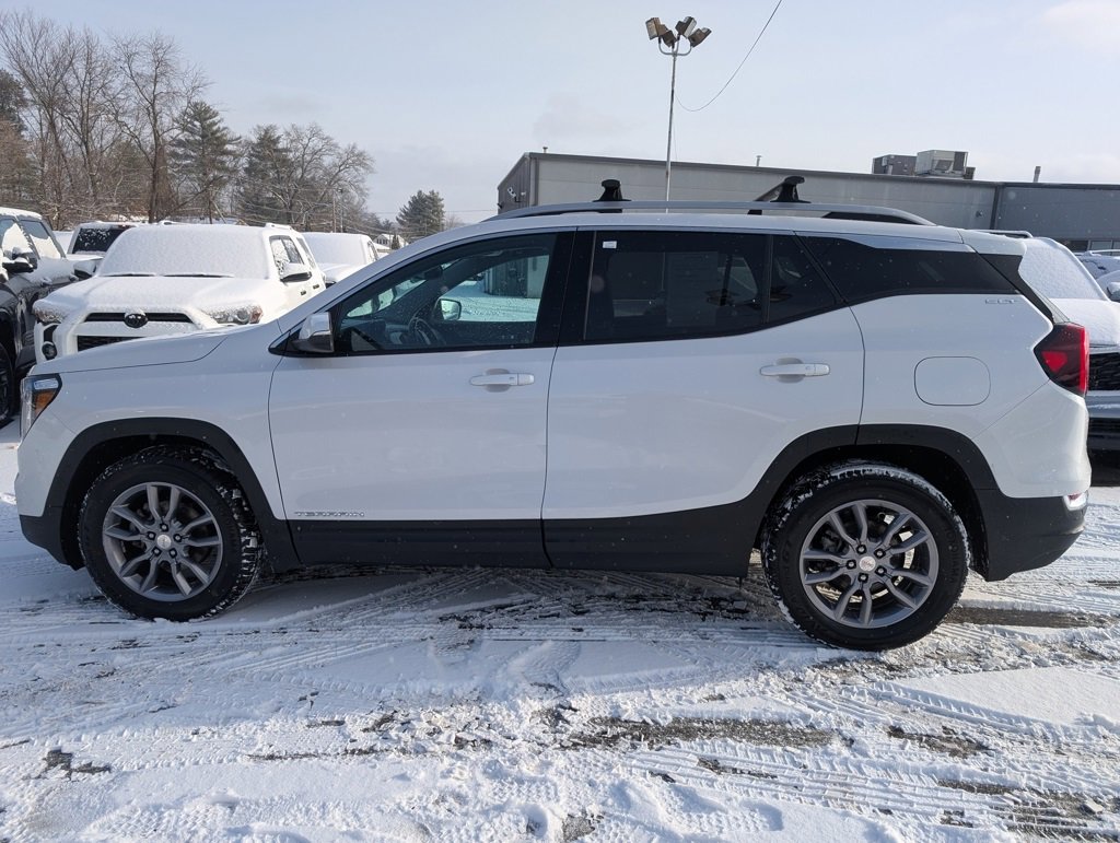 Used 2022 GMC Terrain SLT image 3