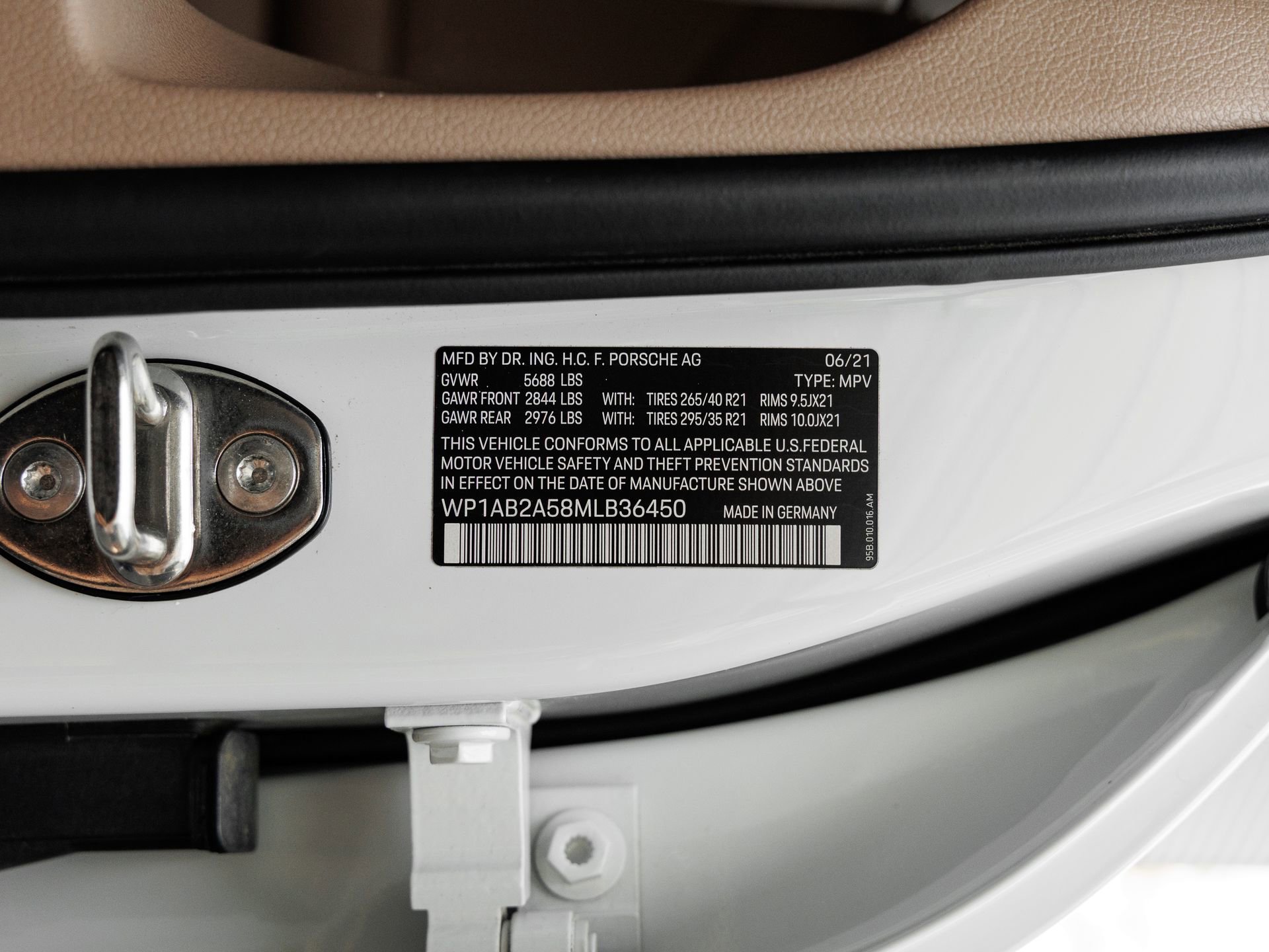 Certified 2021 Porsche Macan S AWD/4WD image 39