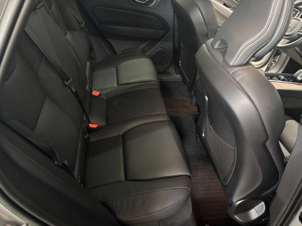 Certified 2023 Volvo XC60 B5 Plus w/ Protection Package Premier AWD/4WD image 17