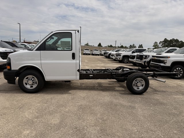 New 2026 Chevrolet Express 3500 w/ Power Convenience Package image 2