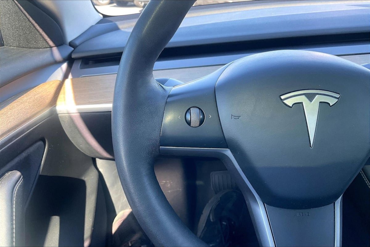 Used 2023 Tesla Model 3 Standard Range RWD image 18