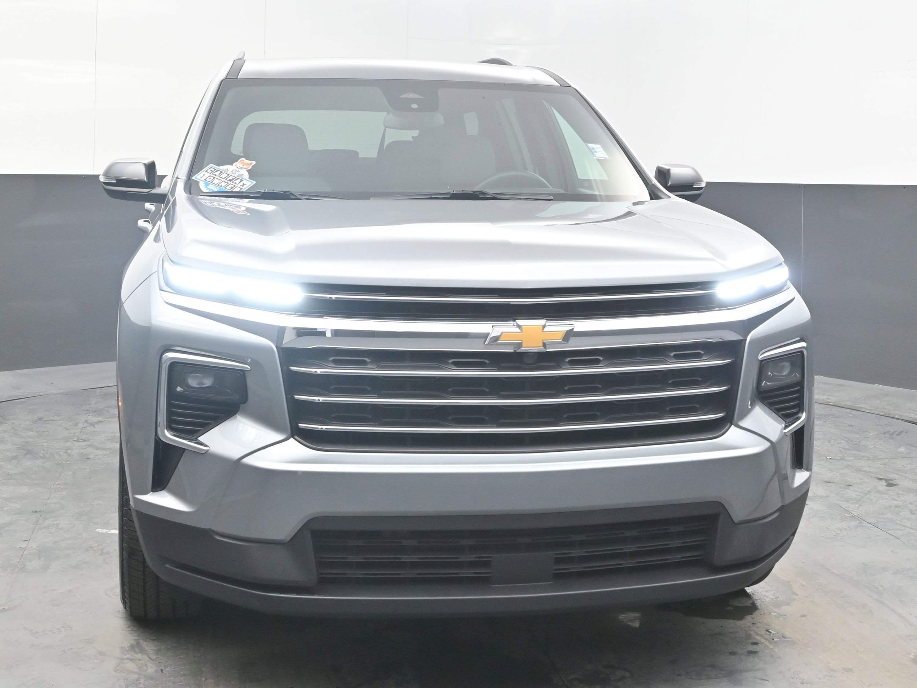 Used 2025 Chevrolet Traverse LT image 3