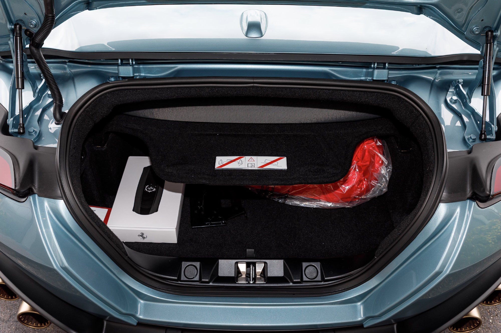 Used 2026 Ferrari Roma Spider RWD image 18