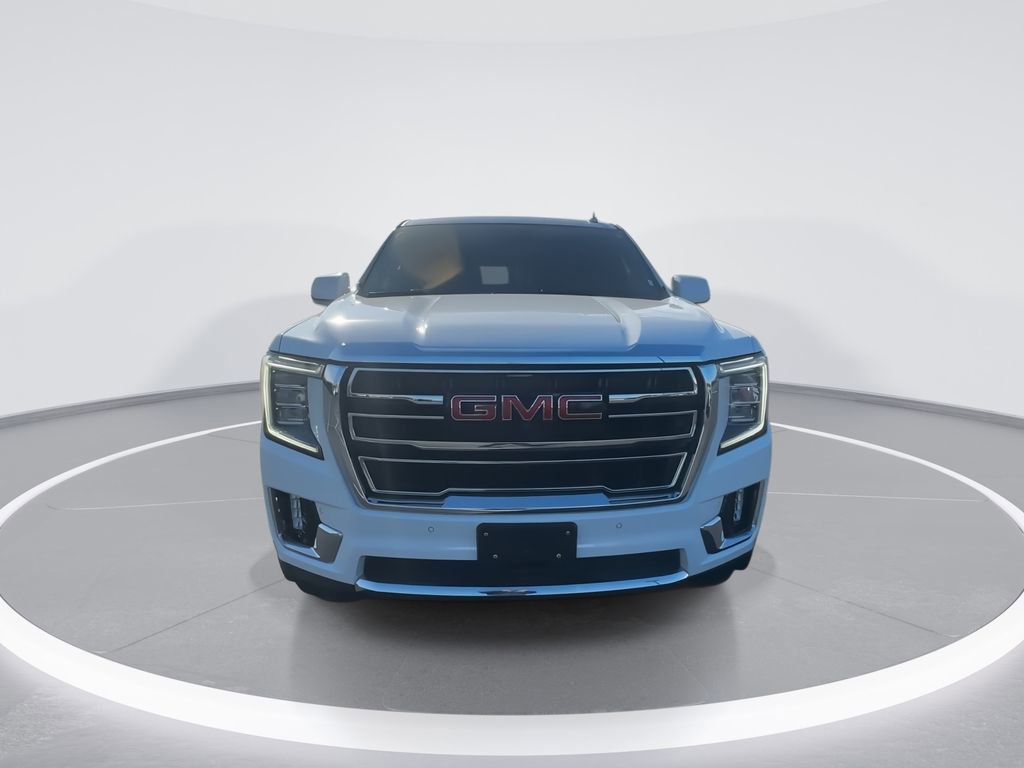 Used 2024 GMC Yukon SLT w/ SLT Luxury Package image 3