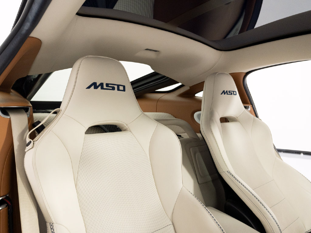 Used 2020 McLaren GT RWD image 34