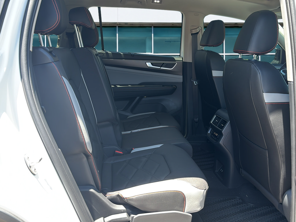 New 2026 Volkswagen Atlas Peak Edition AWD/4WD image 13