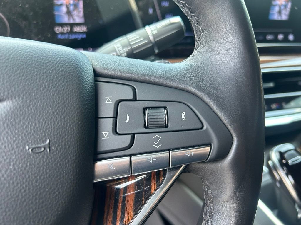 Used 2024 Cadillac Escalade Premium Luxury w/ Performance Package AWD/4WD image 30
