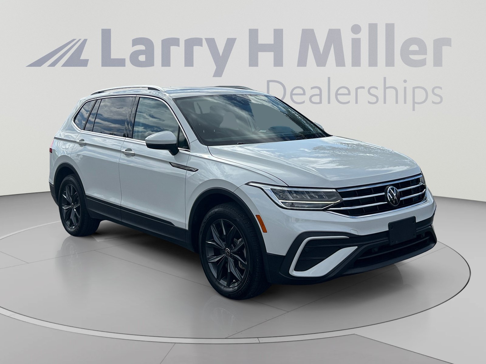 Used 2023 Volkswagen Tiguan SE AWD/4WD image 7