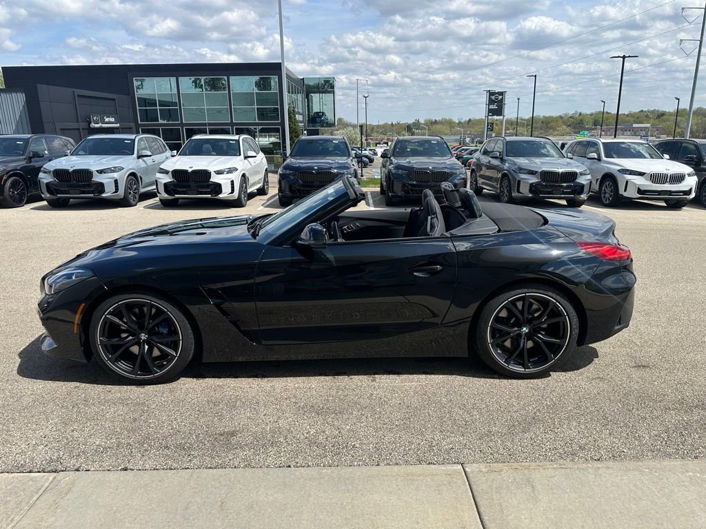 Used 2024 BMW Z4 M40i w/ Shadowloine Package RWD image 5