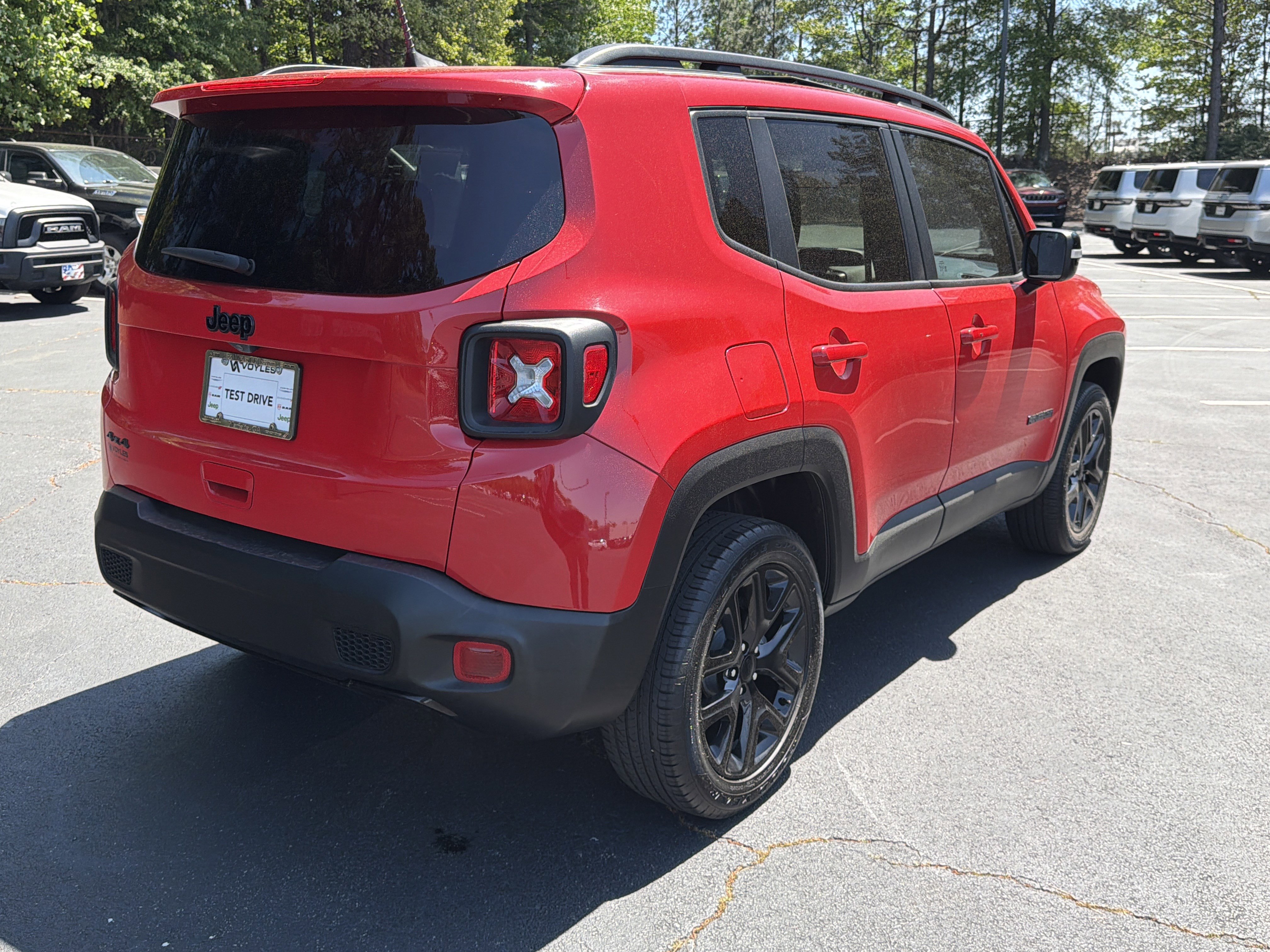 Used 2022 Jeep Renegade Altitude w/ Sun/Sound Group AWD/4WD image 8