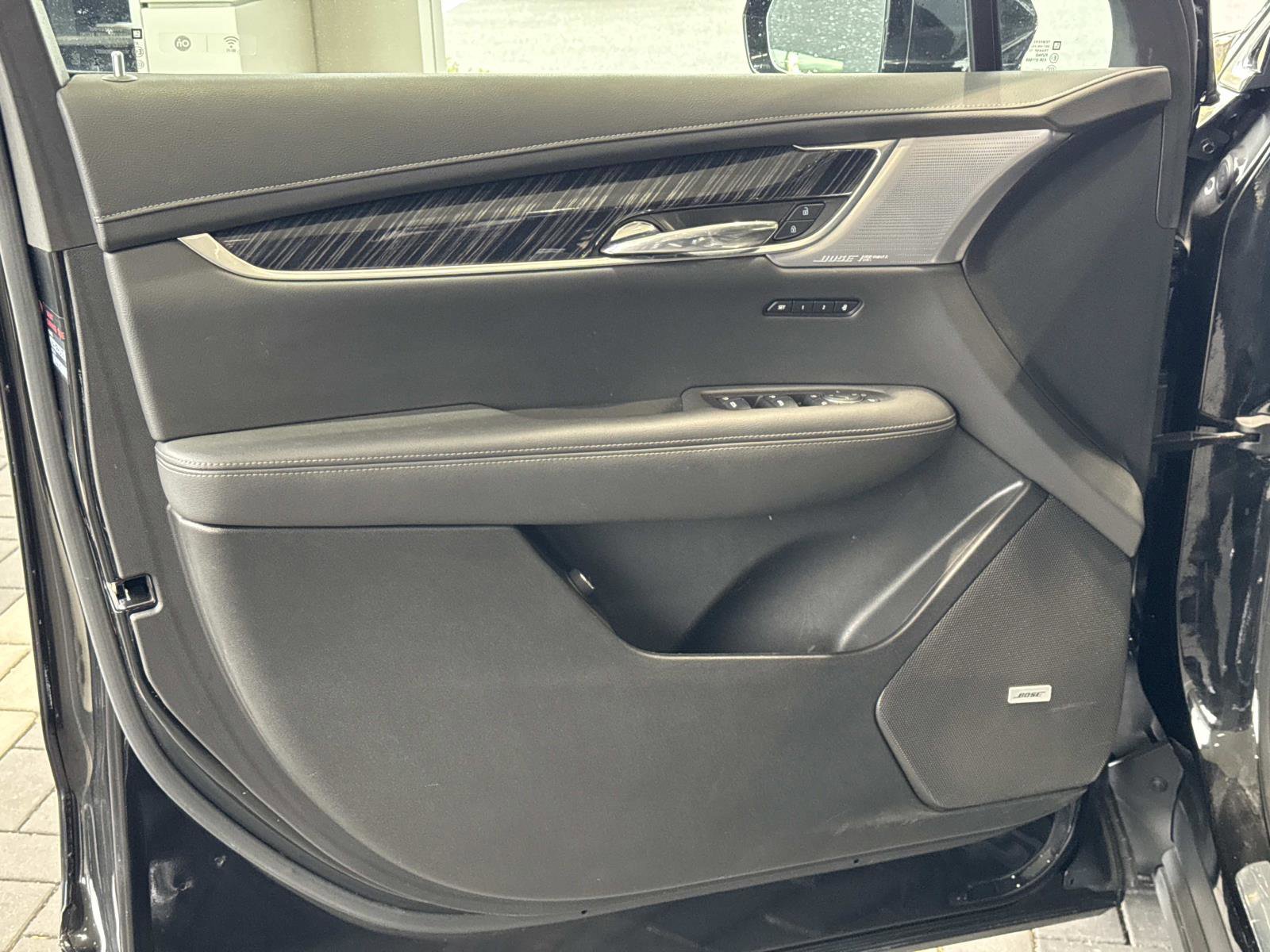 Used 2025 Cadillac XT6 Premium Luxury image 19