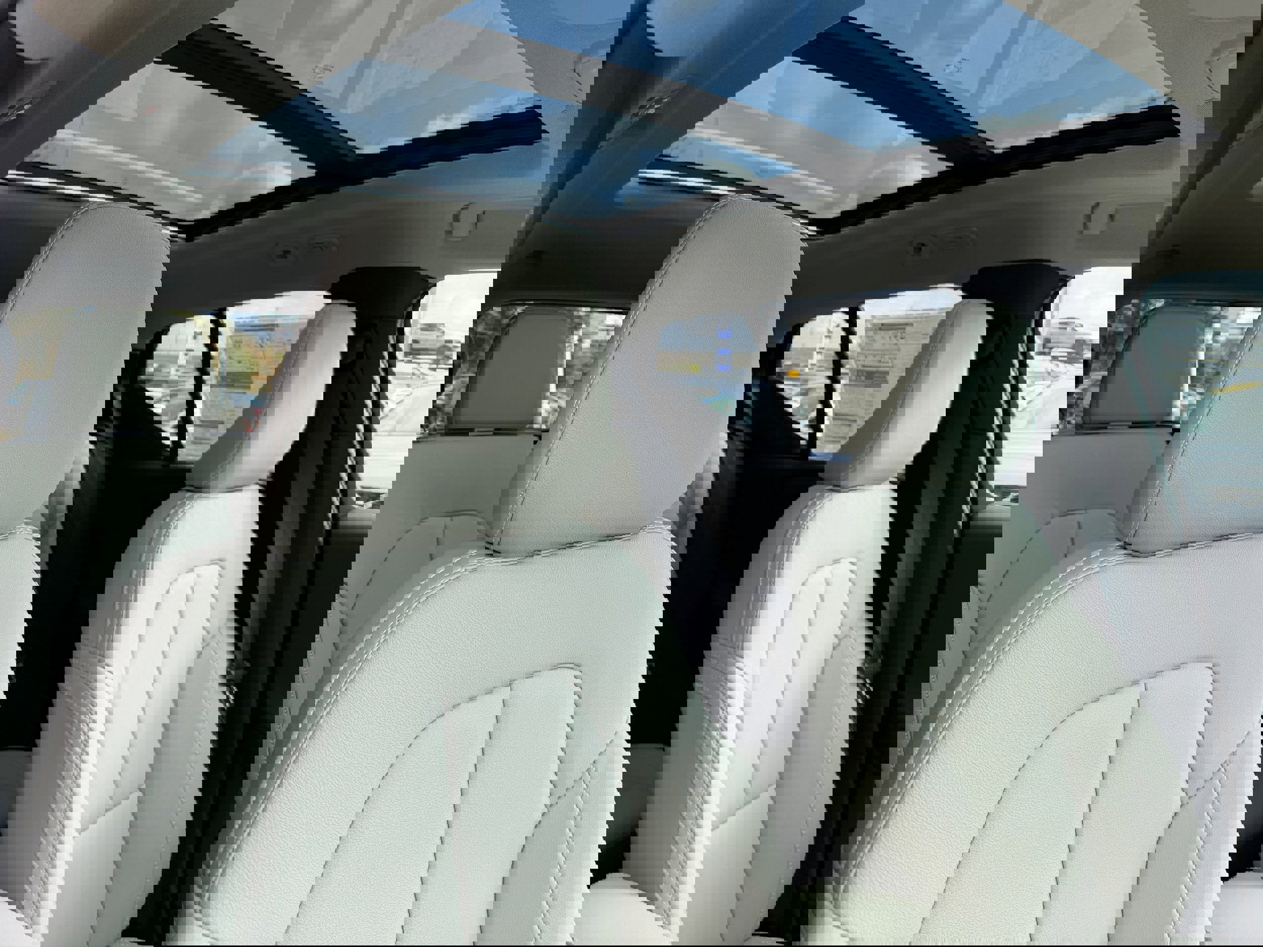 New 2026 Volvo XC40 B4 Plus w/ Protection Package Premier image 9