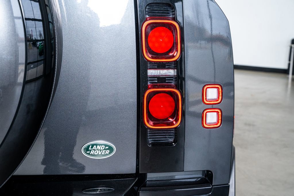 Used 2023 Land Rover Defender 130 X-Dynamic SE image 29