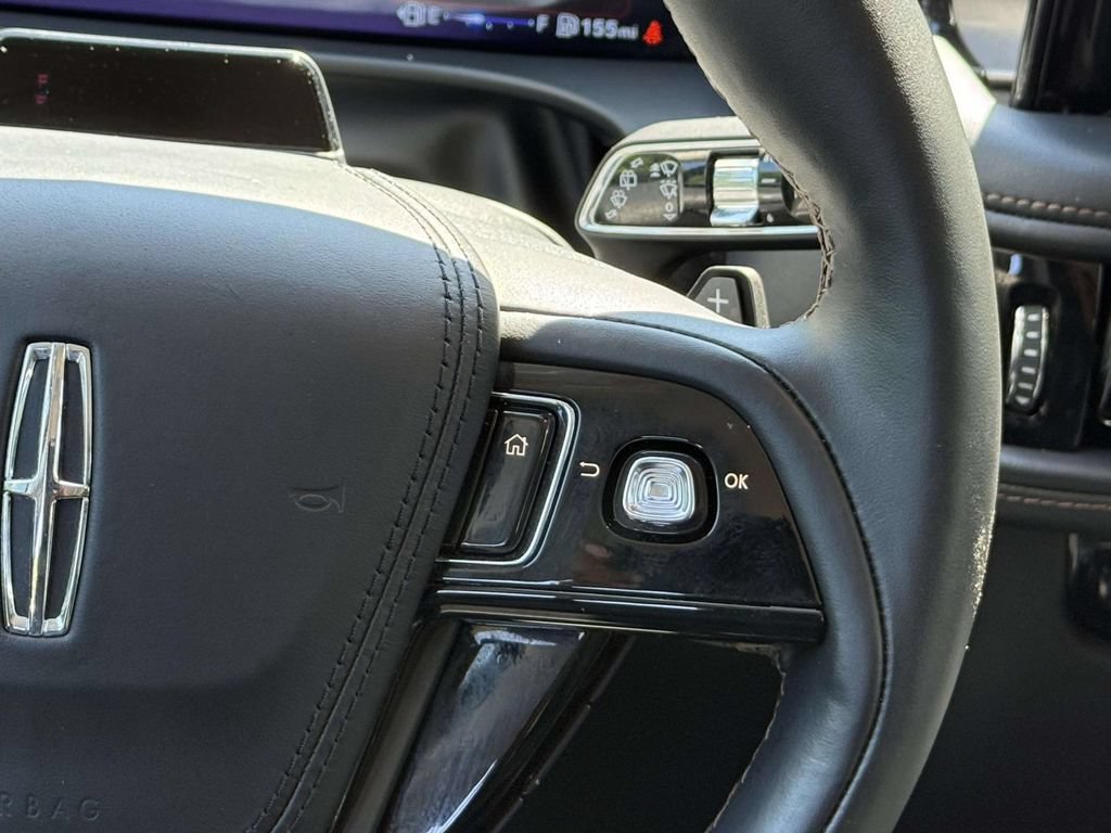 Used 2025 Lincoln Aviator AWD image 21