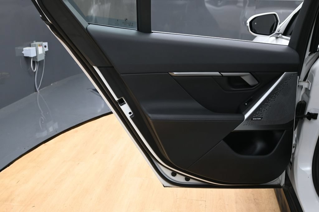 Used 2025 BMW 530i RWD image 41