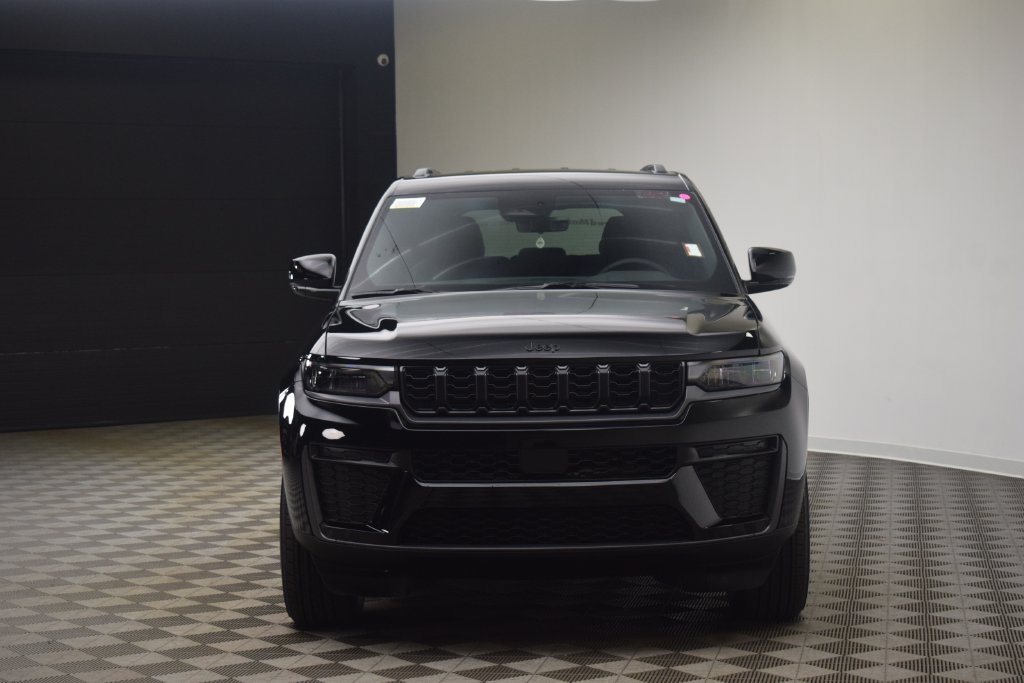 New 2027 Jeep Grand Cherokee 4WD image 2