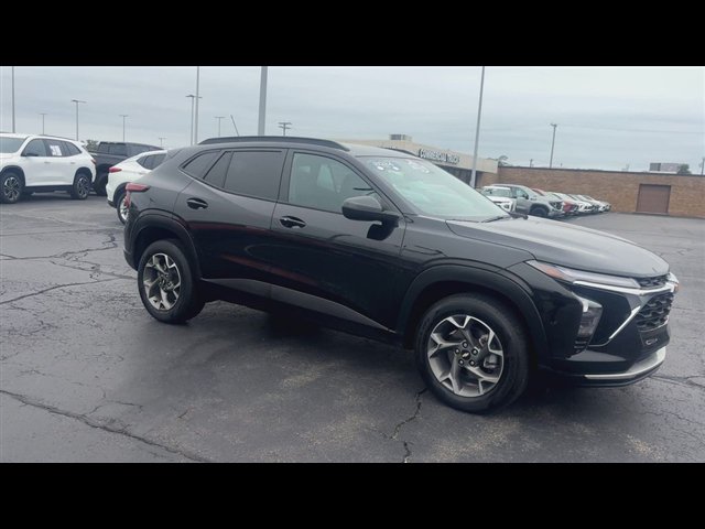 Certified 2024 Chevrolet Trax LT w/ Driver Confidence Package FWD image 2