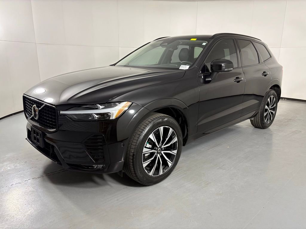 Used 2025 Volvo XC60 B5 Plus AWD/4WD image 4