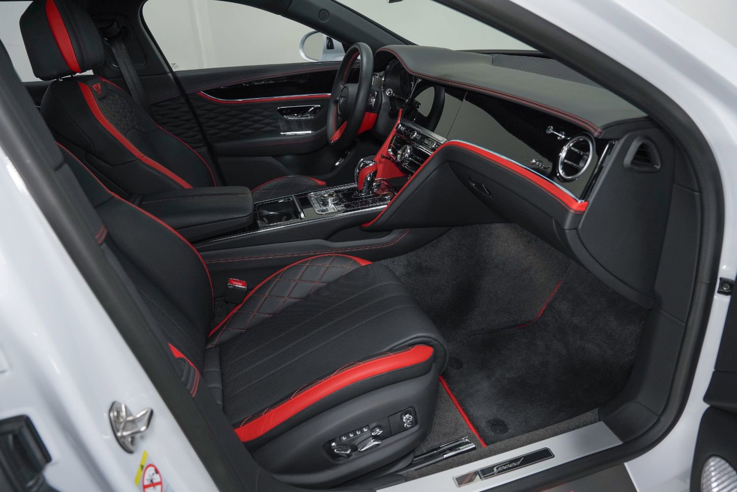 Used 2024 Bentley Flying Spur W12 image 2