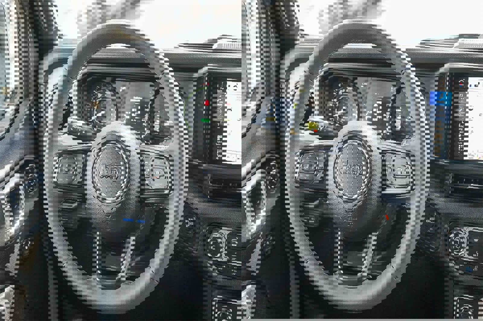 Used 2025 Jeep Wrangler Willys image 14