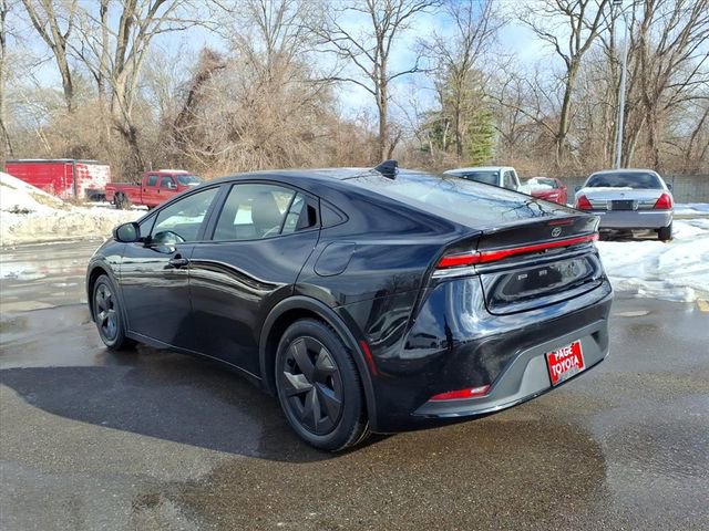 Used 2024 Toyota Prius LE image 5