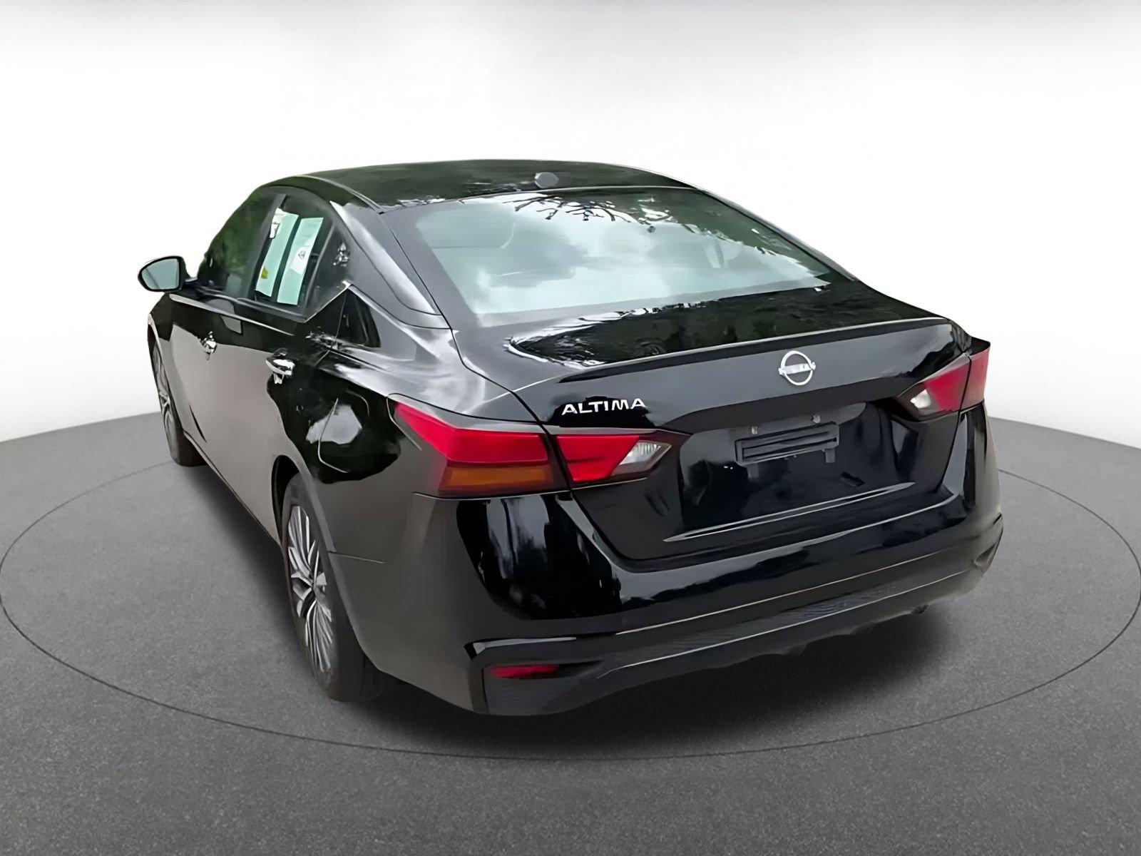 Used 2025 Nissan Altima 2.5 SV FWD image 10