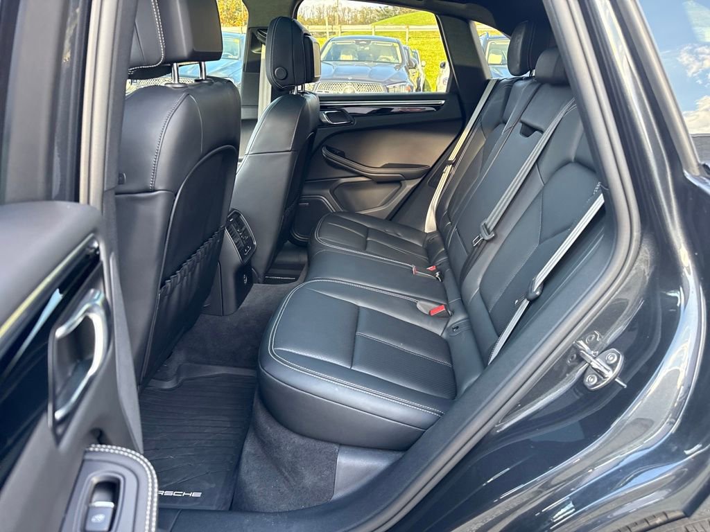 Used 2025 Porsche Macan Base image 25
