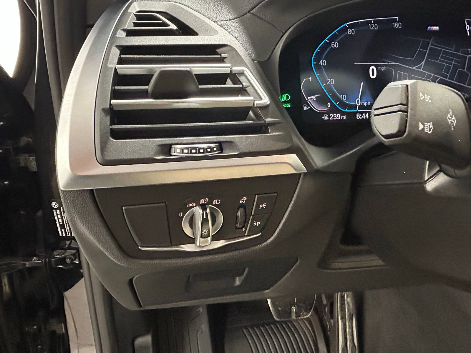 Used 2025 BMW X4 xDrive30i w/ M Sport Package image 28